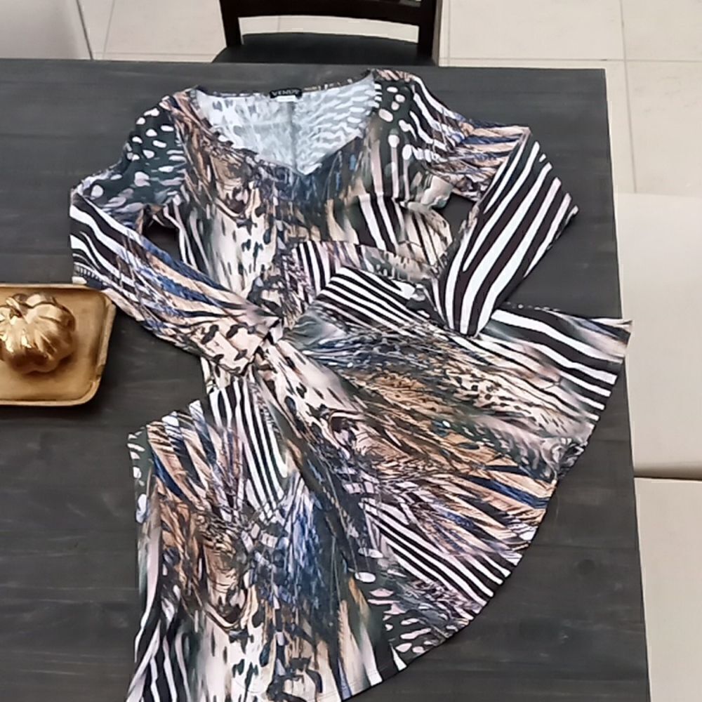 Venus maxi dress size medium good condition no tags never worn new